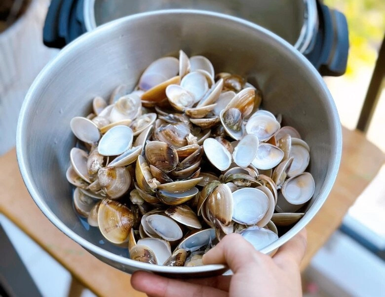 Cuối tuần làm nồi cháo sườn nghêu ngọt thơm beo béo sánh mịn ăn sướng cả miệng - 4