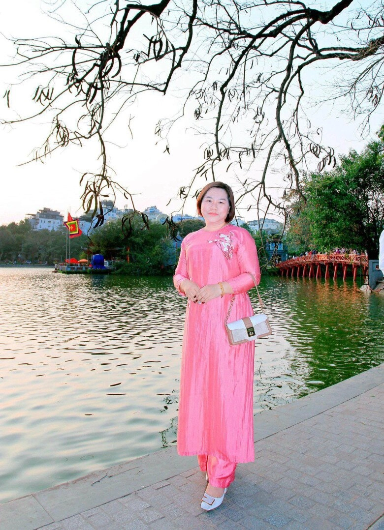 Đã mắt ngắm mâm cỗ được trang trí cờ đỏ sao vàng đẹp rực rỡ của mẹ đảm ai thấy cũng phải khen tới tấp - 1