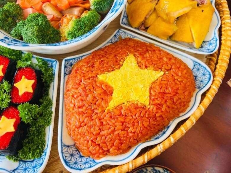 Đã mắt ngắm mâm cỗ được trang trí cờ đỏ sao vàng đẹp rực rỡ của mẹ đảm ai thấy cũng phải khen tới tấp - 8