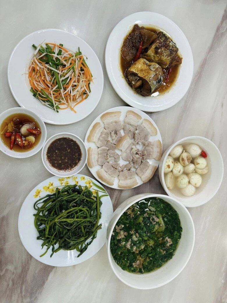 Đại gia hải phòng thích ăn cơm vy oanh nấu nữ ca sĩ có người làm sẵn không nhặt rau rửa bát - 1