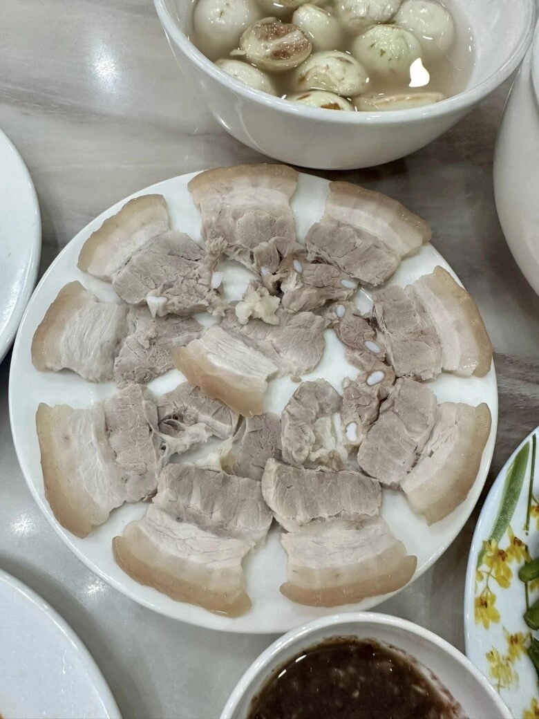 Đại gia hải phòng thích ăn cơm vy oanh nấu nữ ca sĩ có người làm sẵn không nhặt rau rửa bát - 5