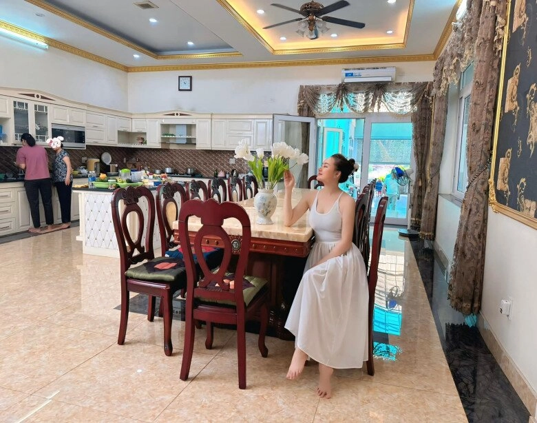 Đại gia hải phòng thích ăn cơm vy oanh nấu nữ ca sĩ có người làm sẵn không nhặt rau rửa bát - 9