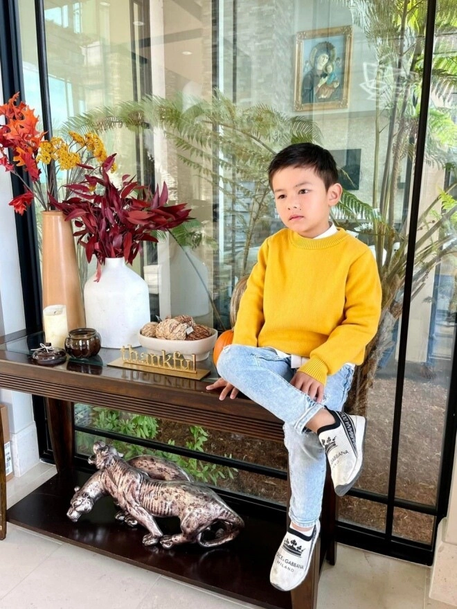 Đại gia việt nuôi con sang chảnh trong biệt thự 4000m2 ở mỹ quý tử thích thú khi được ăn dép - 9