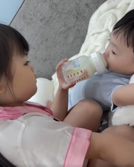 Đàm thu trang lần đầu chia sẻ hình ảnh 2 con với cường đô la sau biến cố suchin ra dáng chị lớn thấy thương - 3
