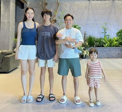 Đàm thu trang lần đầu chia sẻ hình ảnh 2 con với cường đô la sau biến cố suchin ra dáng chị lớn thấy thương - 8