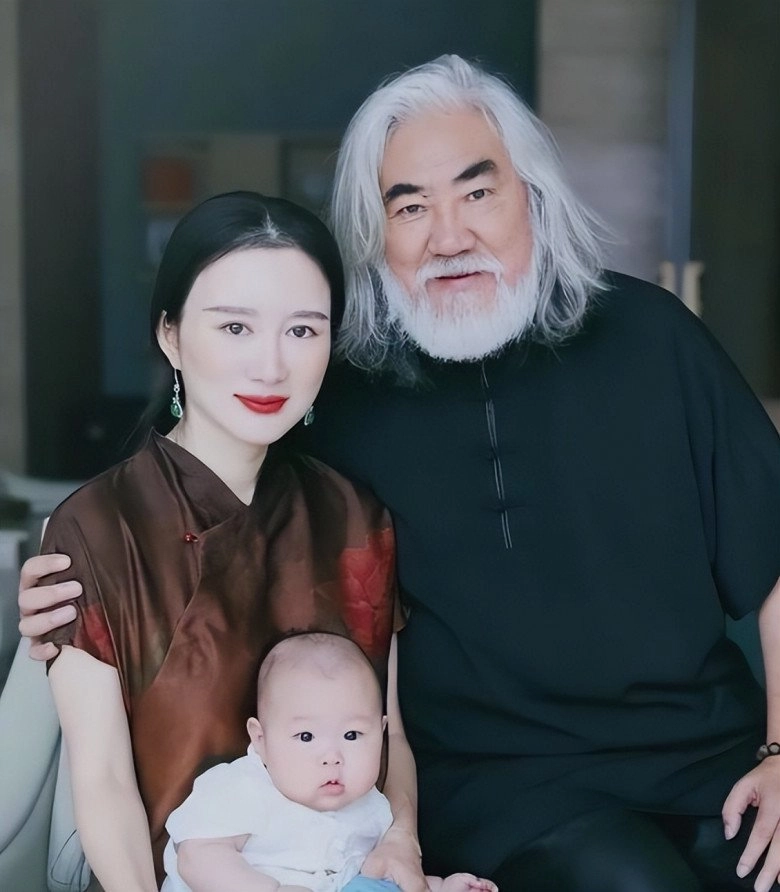 Đạo diễn 73 tuổilần đầu thừa nhận 1 trong 4 đứa con với vợ trẻ kém 31 tuổi không phải con ruột - 2