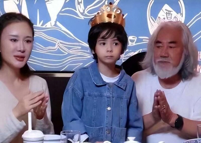 Đạo diễn 73 tuổilần đầu thừa nhận 1 trong 4 đứa con với vợ trẻ kém 31 tuổi không phải con ruột - 5