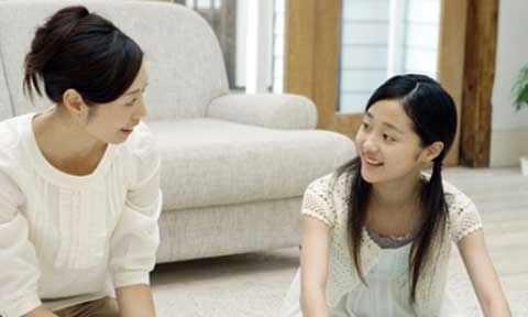Dạo gần đây phát hiện con gái dậy thì thân thiết với giúp việc tôi ngã quỵ khi nghe con gọi cô ta là mẹ - 1