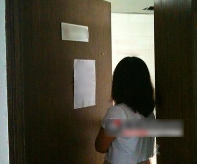Dạo gần đây thấy con gái dậy thì hay ở phòng đóng kín cửa tôi lo lắng khi biết nguyên nhân đến từ chồng - 1