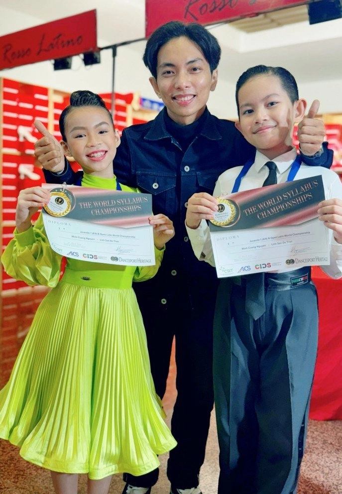 Để đoạt 10 hcv dancesport ít người biết con trai khánh thi phan hiển phải quấn dây kháng lực quanh cơ thể mỗi ngày - 2