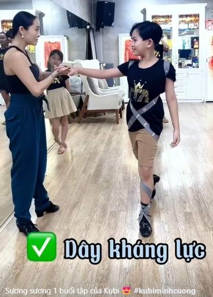 Để đoạt 10 hcv dancesport ít người biết con trai khánh thi phan hiển phải quấn dây kháng lực quanh cơ thể mỗi ngày - 5