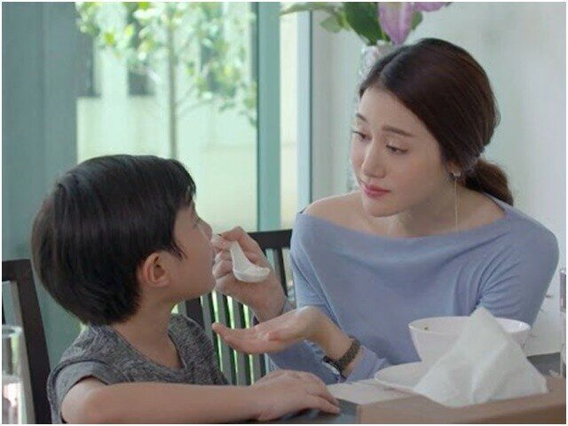 Đêm tân hôn bị chồng đại gia đuổi ra khỏi nhà tôi xúc động ôm chầm lấy anh cảm ơn rối rít - 1
