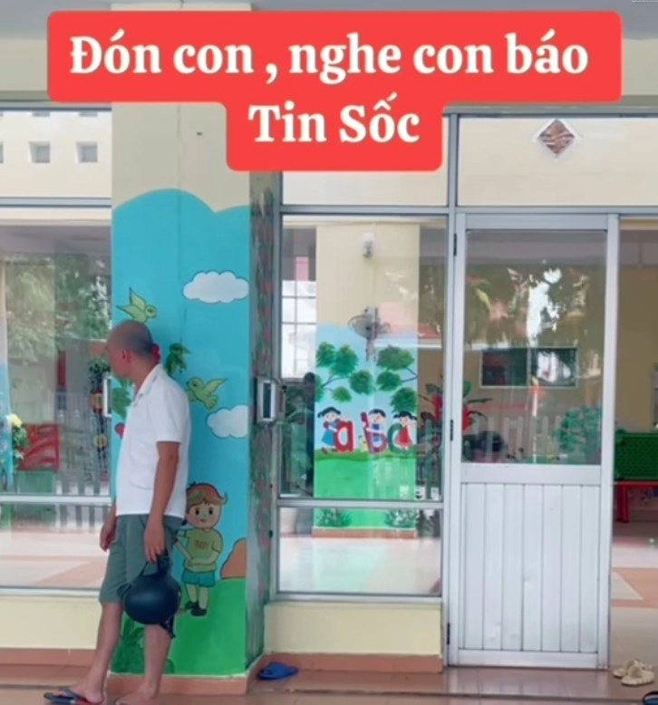 Đi đón con nghe cô bé báo tin sốc ông bố việt gục ngã ngay trước cửa lớp - 1