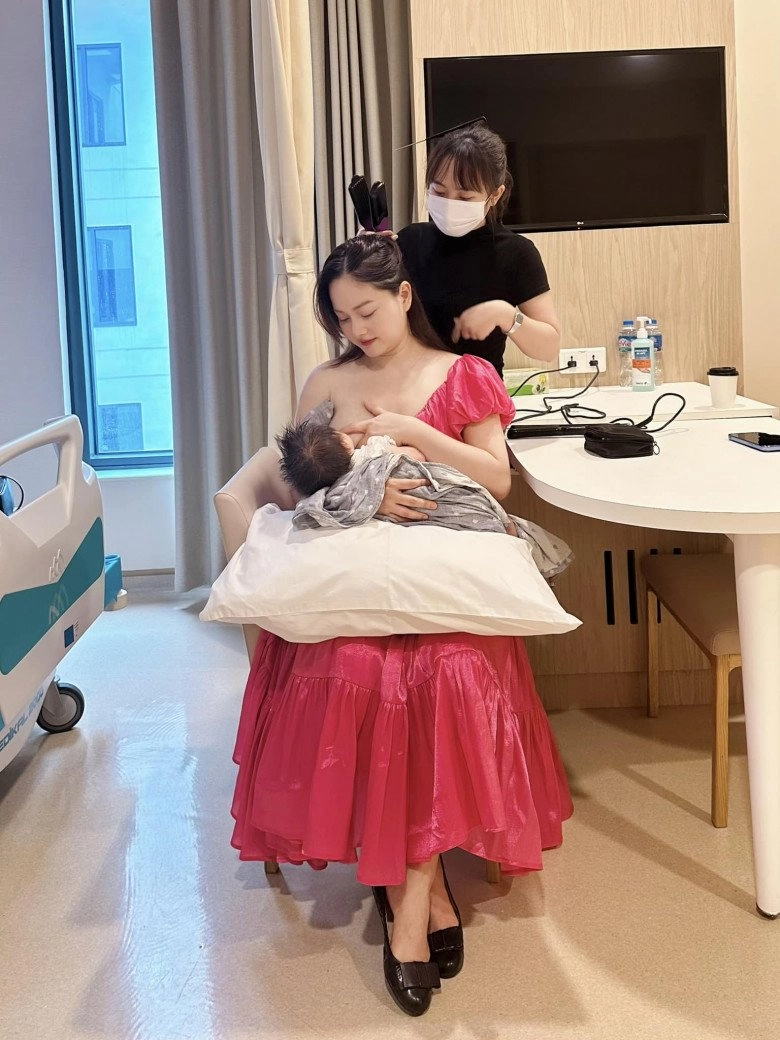 Diễn viên lan phương đúng chuẩn mẹ bỉm sữa ở bức ảnh chỉ những ai làm mẹ mới hiểu - 1