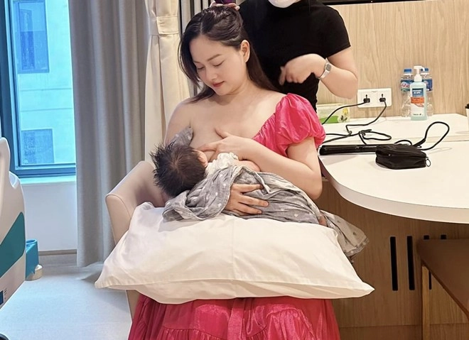 Diễn viên lan phương đúng chuẩn mẹ bỉm sữa ở bức ảnh chỉ những ai làm mẹ mới hiểu - 2
