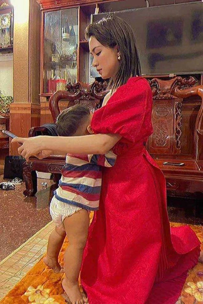 Diễn viên lan phương đúng chuẩn mẹ bỉm sữa ở bức ảnh chỉ những ai làm mẹ mới hiểu - 11