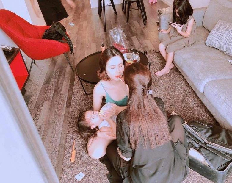 Diễn viên lan phương đúng chuẩn mẹ bỉm sữa ở bức ảnh chỉ những ai làm mẹ mới hiểu - 15