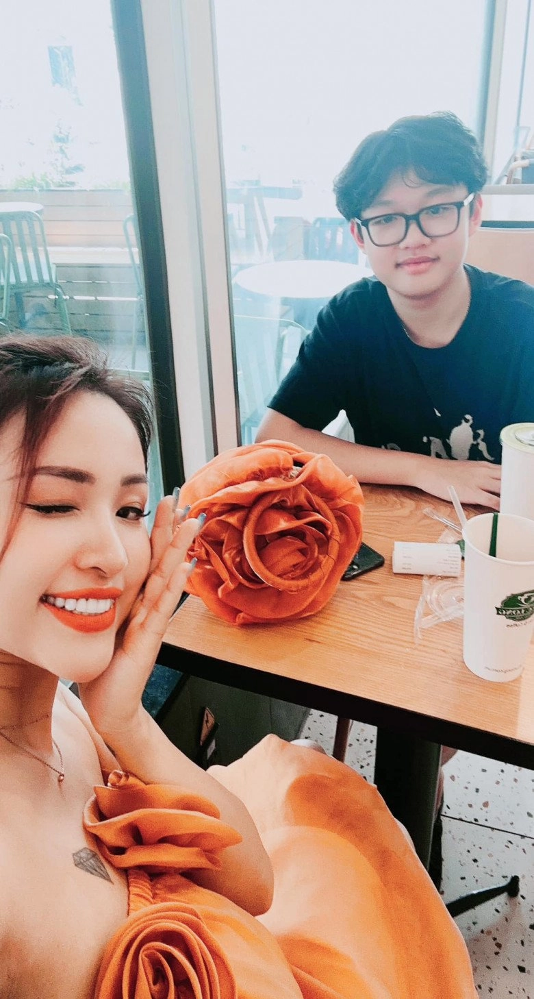 Đoạn tin nhắn của con riêng vân hugo hé lộ cuộc sống sau 4 năm theo mẹ vào sài gòn ở cùng bố dượng - 2