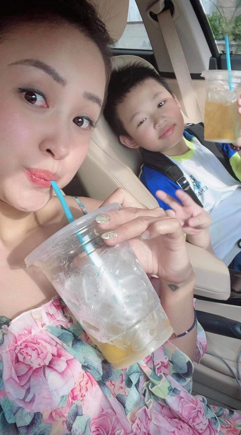 Đoạn tin nhắn của con riêng vân hugo hé lộ cuộc sống sau 4 năm theo mẹ vào sài gòn ở cùng bố dượng - 5