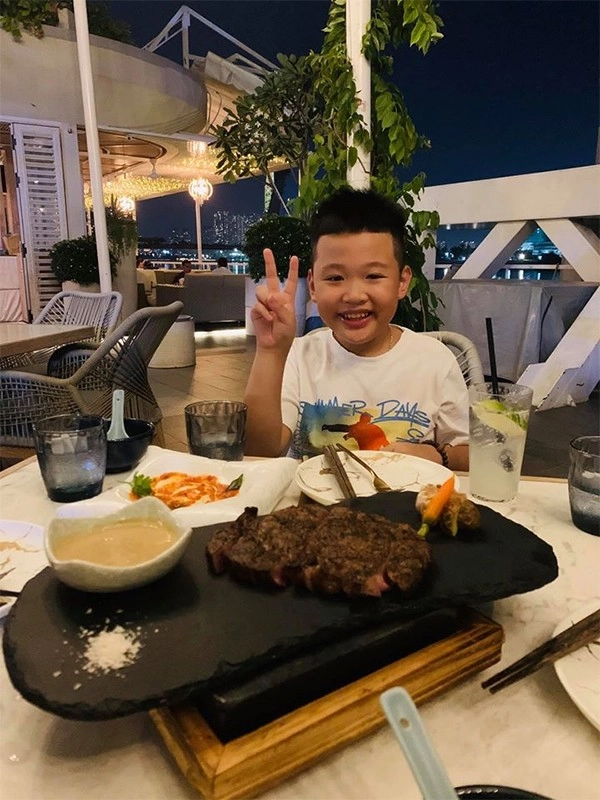 Đoạn tin nhắn của con riêng vân hugo hé lộ cuộc sống sau 4 năm theo mẹ vào sài gòn ở cùng bố dượng - 8