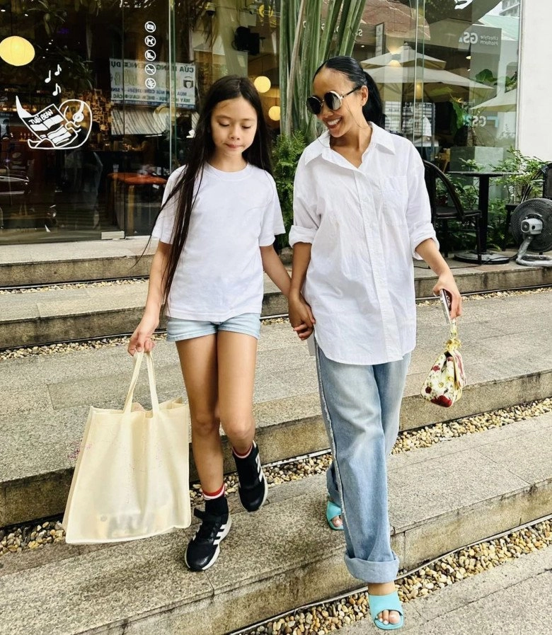 Đoan trang âm thầm cho con về việt nam học đã được vài tháng trường mới học phí chỉ bằng một nửa bên singapore - 5