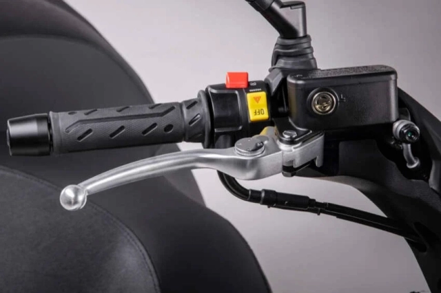 đối thủ khó chơi của yamaha xmax 250 vừa ra mắt phiên bản 2025 với giá bán chỉ 92 triệu đồng - 7