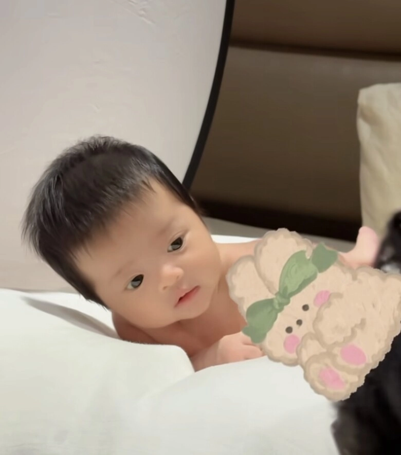 Đông nhi ông cao thắng thuê ekip chụp ảnh đầy tháng cho con gái thứ 2 thoải mái khoe ái nữ khác hẳn chị gái winnie - 5