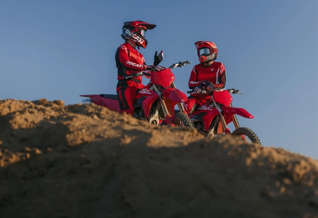 Ducati công bố thông tin chi tiết về desmo 450 mx tới công chúng - 7