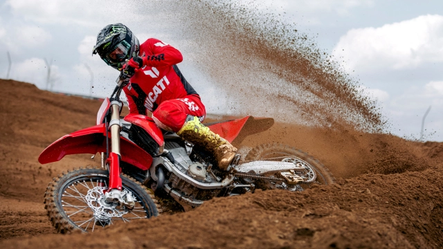 Ducati công bố thông tin chi tiết về desmo 450 mx tới công chúng - 9
