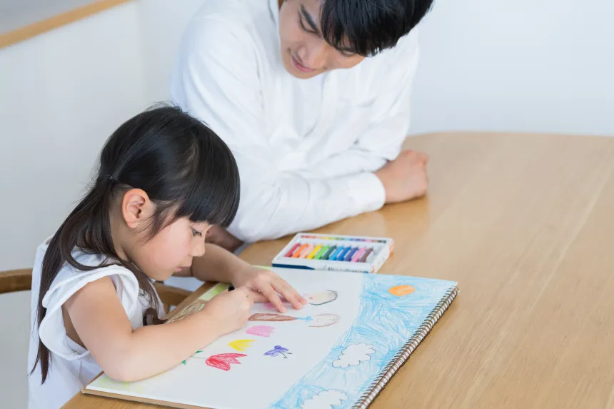 Được giao bài tập về nhà vẽ con vật yêu thích đứa trẻ lớp 5 vẽ bức tranh kỳ quái khiến cô giáo giật mình - 5