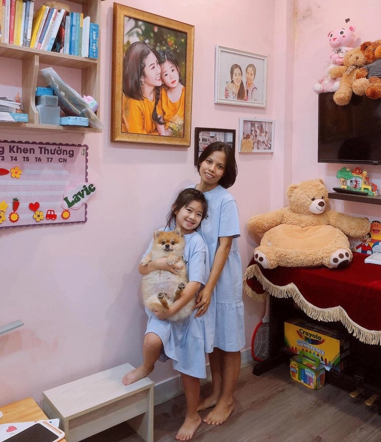 Được thừa kế sổ tiết kiệm 550 triệu con gái mai phương vẫn cố kiếm 200000 tiền bán hàng ở lớp để tặng bảo mẫu - 4