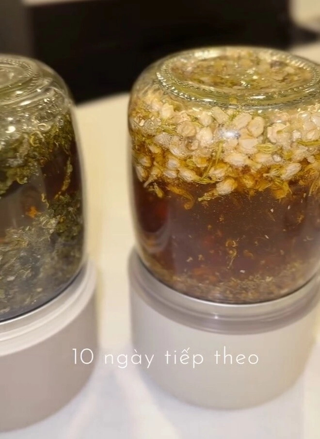 Được tỷ phú johnathan hạnh nguyễn gửi gần chục chai mật ong con dâu xinh đẹp đem đi lên men hàng loạt hũ - 8