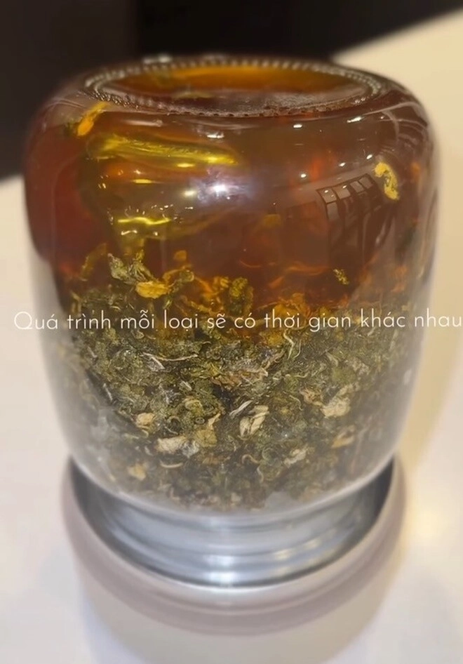Được tỷ phú johnathan hạnh nguyễn gửi gần chục chai mật ong con dâu xinh đẹp đem đi lên men hàng loạt hũ - 9