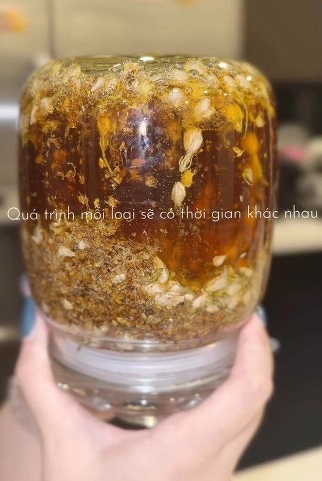 Được tỷ phú johnathan hạnh nguyễn gửi gần chục chai mật ong con dâu xinh đẹp đem đi lên men hàng loạt hũ - 10