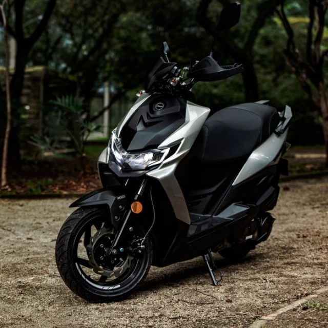 Dynamic rx 150 đối thủ mới của vario 160 góc cạnh hơn gọn đẹp hơn và nhiều trang bị hơn - 4