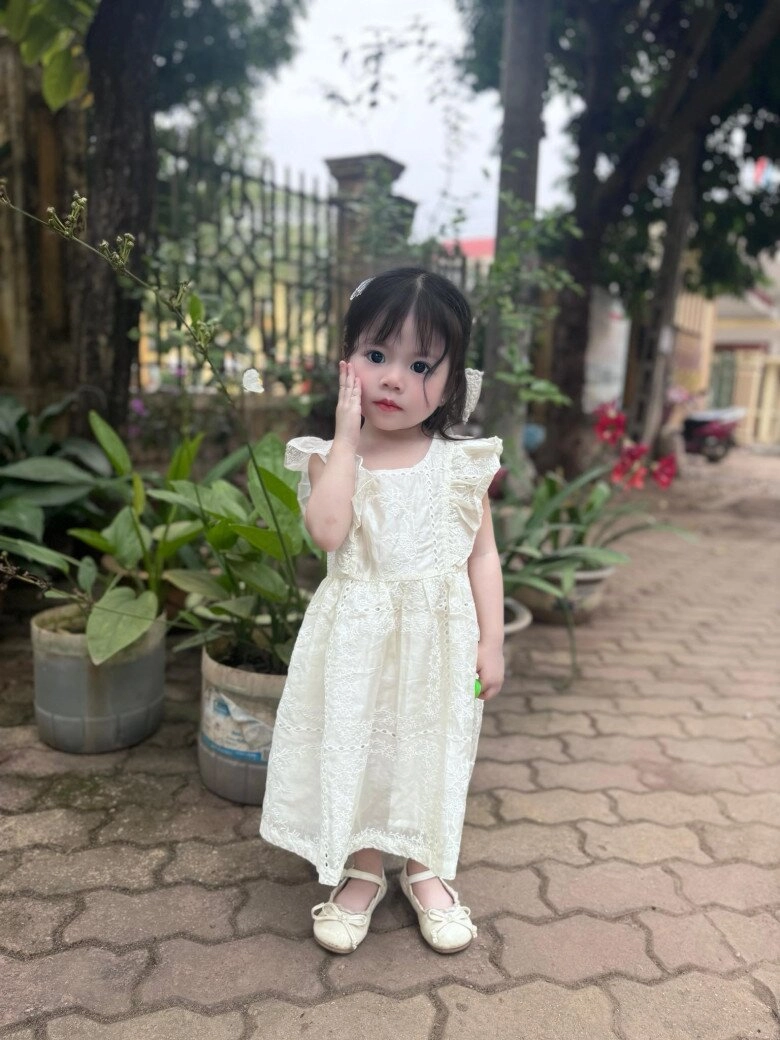 Em bé hà nội gây sốt với clipdỗi ông ngoại cực đáng yêu là mẫu nhí đắt show nhờxinh như thiên thần - 9