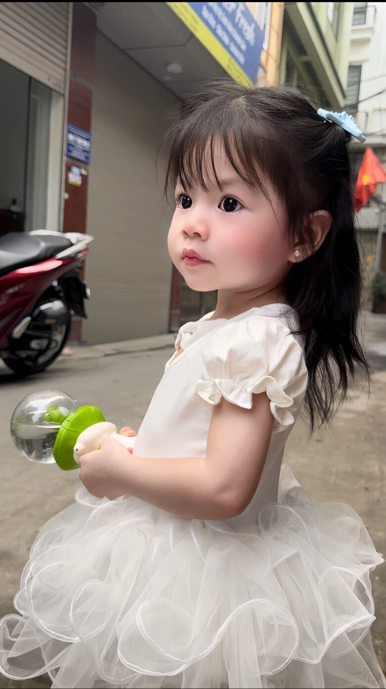 Em bé hà nội gây sốt với clipdỗi ông ngoại cực đáng yêu là mẫu nhí đắt show nhờxinh như thiên thần - 10