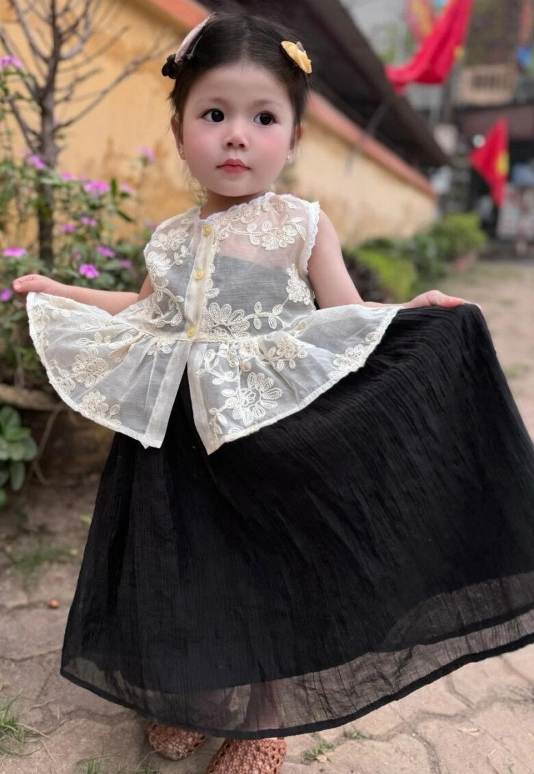 Em bé hà nội gây sốt với clipdỗi ông ngoại cực đáng yêu là mẫu nhí đắt show nhờxinh như thiên thần - 13