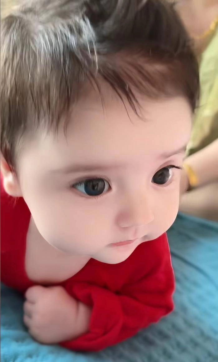 Em bé sơ sinh khiến cõi mạng rầm rộ vì đẹp như tạc tượng biết dung mạo bố mẹ ai cũng khó tin - 2