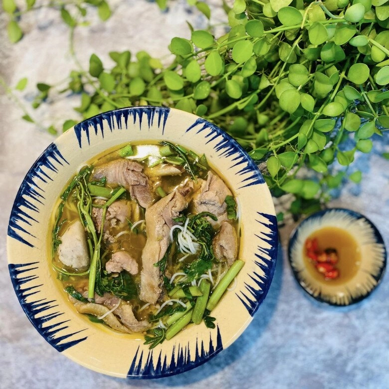 Gà đừng rang nữa đem nấu canh với rau này được món ngon bổ cho ngày thu ai ăn cũng khen nức lời - 9