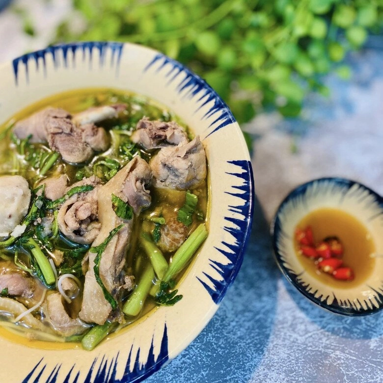 Gà đừng rang nữa đem nấu canh với rau này được món ngon bổ cho ngày thu ai ăn cũng khen nức lời - 11