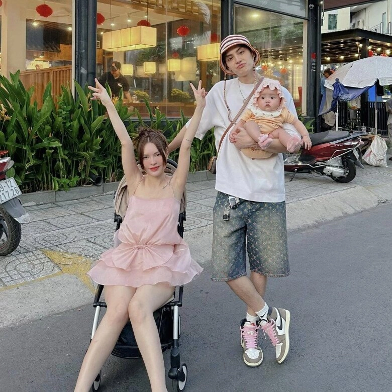 Giàu xinh bốc lửa 8x sài thành chỉ biết im lặng khimột bé gáiliên tục gọi hồng hài nhi của mình là chồng yêu ơi - 9