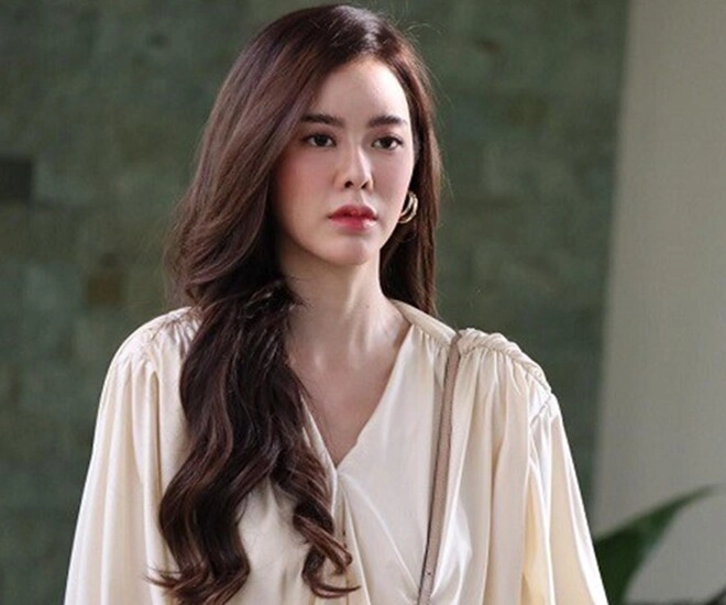 Giúp việc đã trẻ đẹp lại còn hay mặc hớ hênh một lần thấy chồng dấm dúi trong bếp tôi đuổi việc gấp - 1