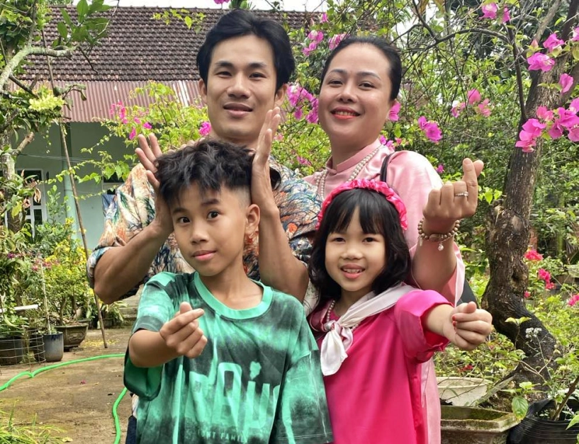 Hai con nhỏ góp tiền mua váy bầu tặng mẹ cha ở xa trằn trọc cả đêm - 3
