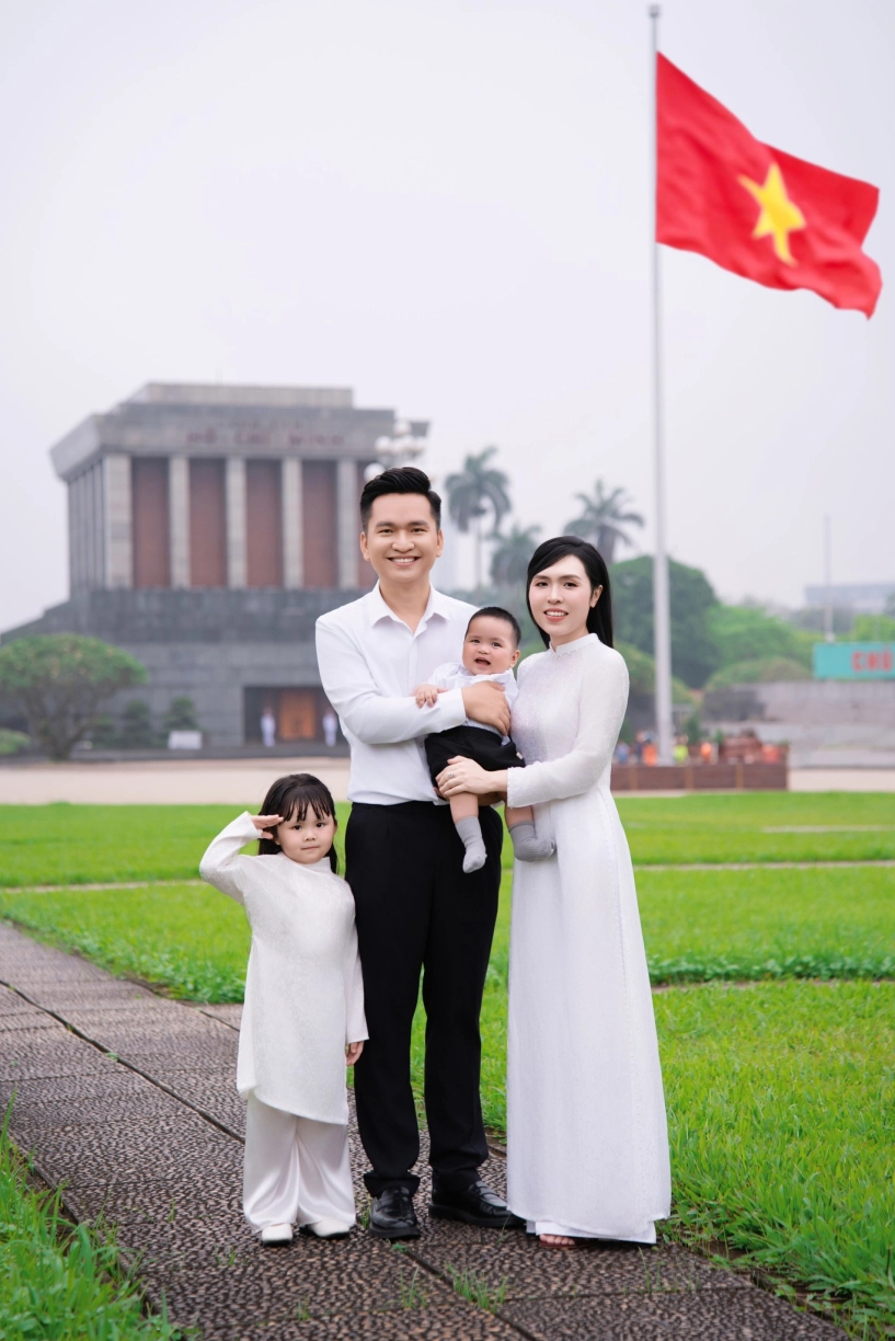 Hai nhóc tỳ nhà nam mc nổi tiếng vtv gây chú ý với bộ ảnh kỷ niệm hướng tới ngày 304 - 1