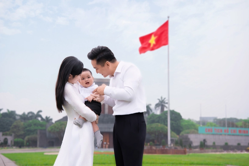 Hai nhóc tỳ nhà nam mc nổi tiếng vtv gây chú ý với bộ ảnh kỷ niệm hướng tới ngày 304 - 3