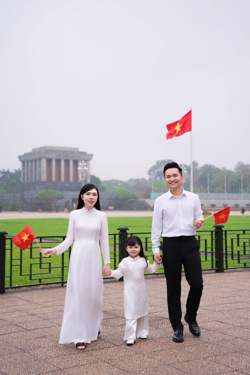 Hai nhóc tỳ nhà nam mc nổi tiếng vtv gây chú ý với bộ ảnh kỷ niệm hướng tới ngày 304 - 4
