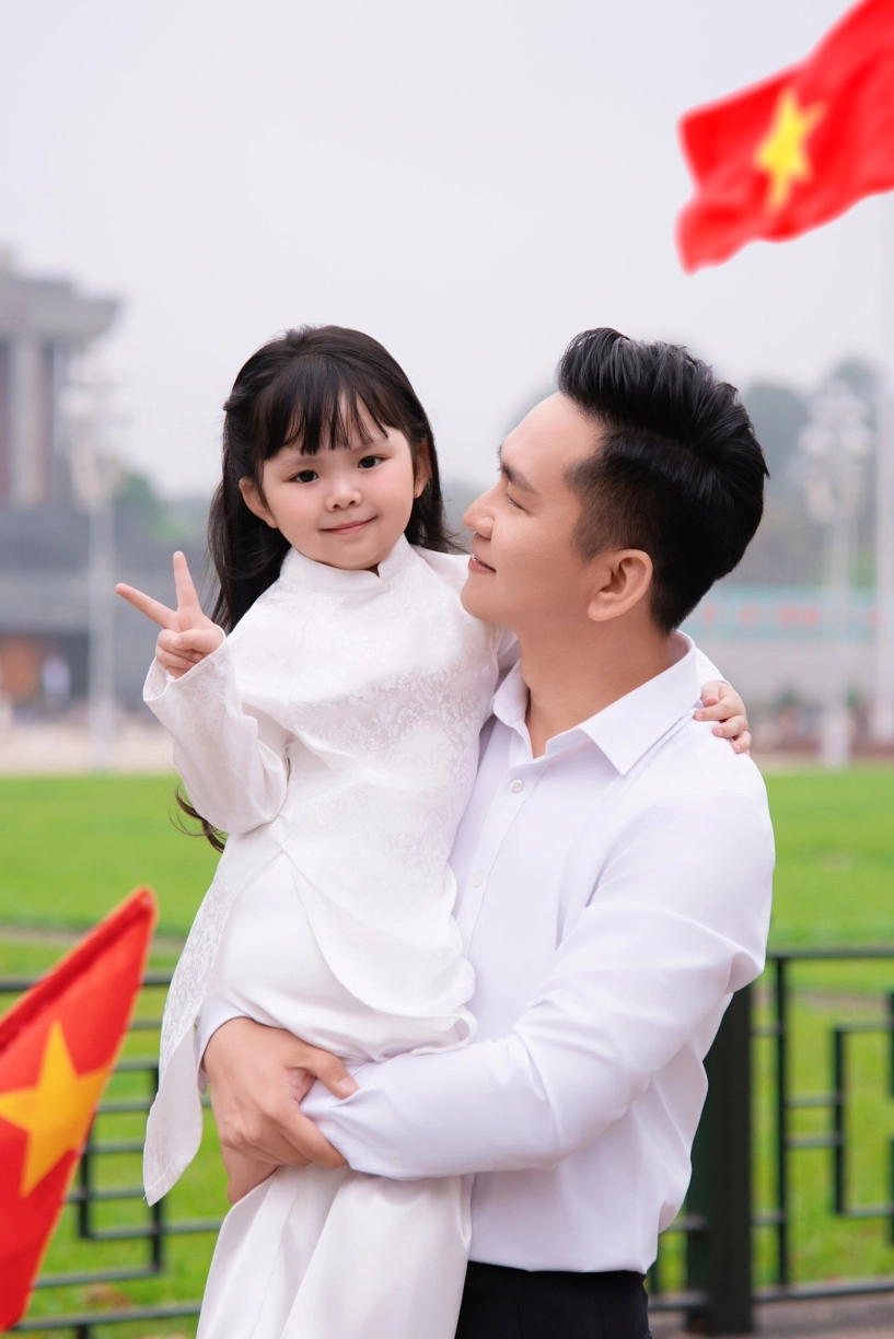 Hai nhóc tỳ nhà nam mc nổi tiếng vtv gây chú ý với bộ ảnh kỷ niệm hướng tới ngày 304 - 6