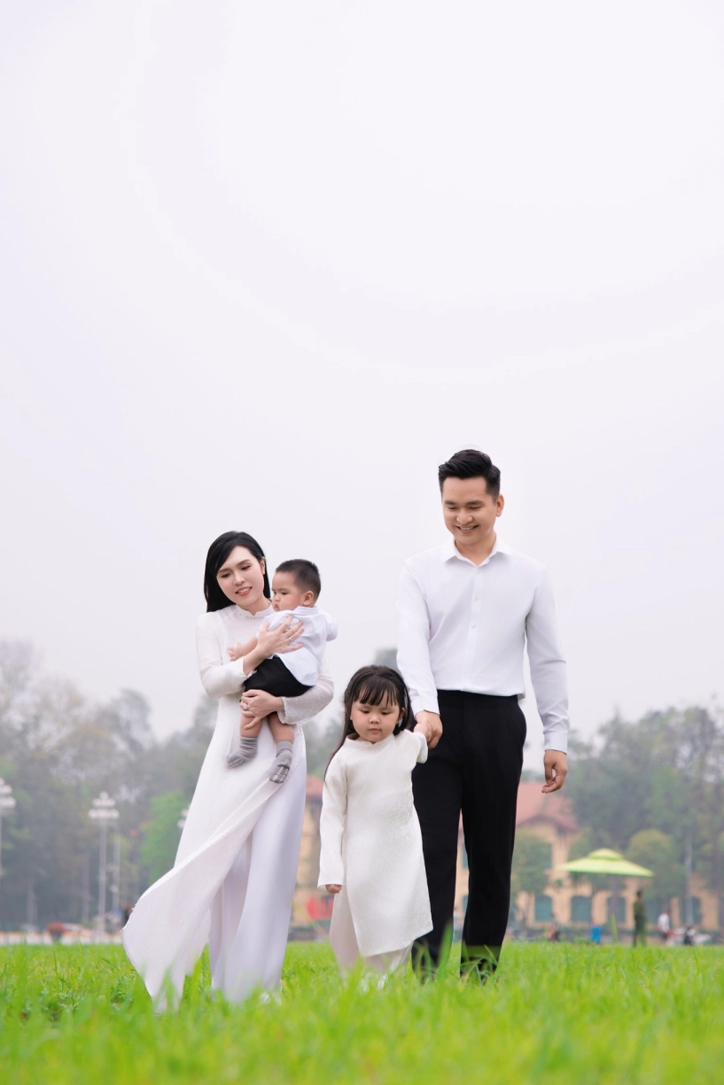 Hai nhóc tỳ nhà nam mc nổi tiếng vtv gây chú ý với bộ ảnh kỷ niệm hướng tới ngày 304 - 10