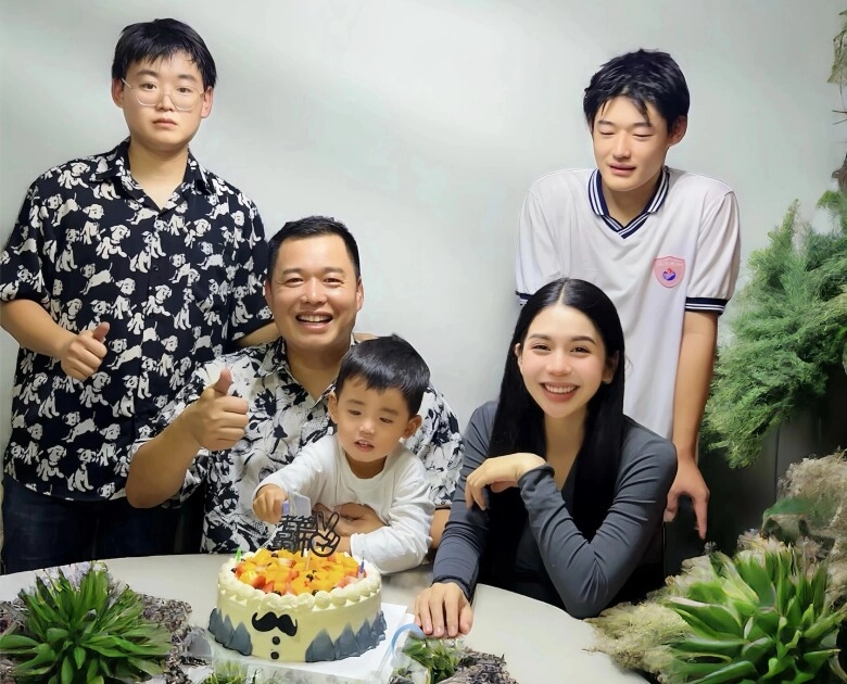 Hằng du mục yêu 2 con riêng của chồng cũ thế này bảo sao 2 đứa trẻ người trung quốc muốn theo mẹ kế việt - 2